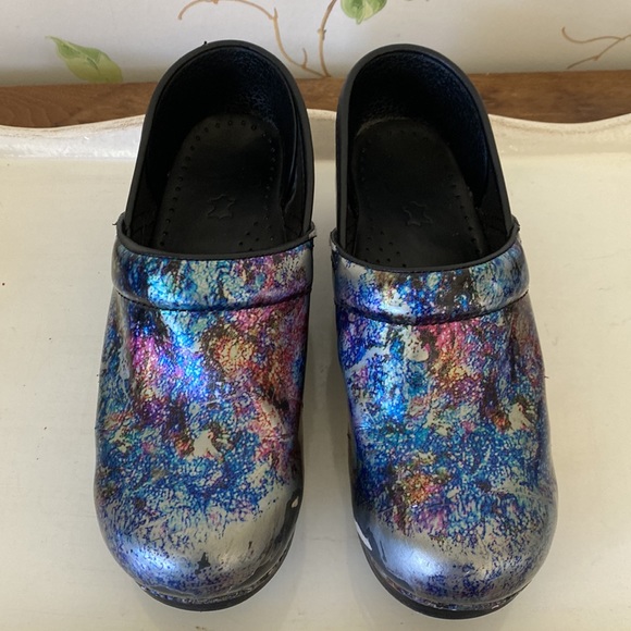 Danksko Women’s Professional Comfort Support Clogs Metallic Patent. US 7.5-8 - Picture 11 of 12